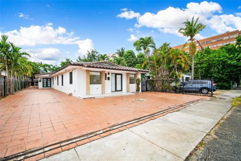 Adosado en alquiler en Miami, Florida, 3 dormitorios, 94.85 m2 № 2026924 - foto 2