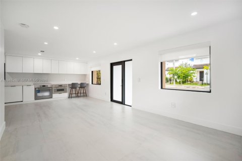 Adosado en alquiler en Miami, Florida, 3 dormitorios, 94.85 m2 № 2026924 - foto 5