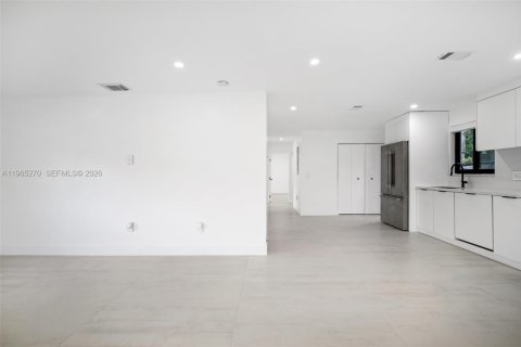 Adosado en alquiler en Miami, Florida, 3 dormitorios, 94.85 m2 № 2026924 - foto 9