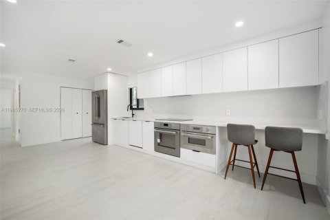 Adosado en alquiler en Miami, Florida, 3 dormitorios, 94.85 m2 № 2026924 - foto 10