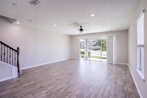 Touwnhouse à vendre à Orlando, Floride: 3 chambres, 166.11 m2 № 2416332 - photo 5