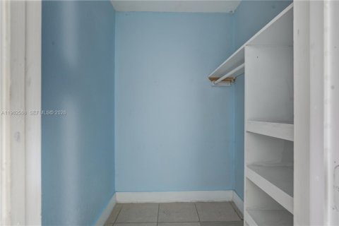 Condo in Lauderhill, Florida, 2 bedrooms  № 2026413 - photo 7