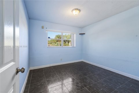 Condo in Lauderhill, Florida, 2 bedrooms  № 2026413 - photo 3