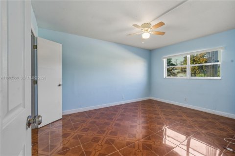 Condo in Lauderhill, Florida, 2 bedrooms  № 2026413 - photo 4