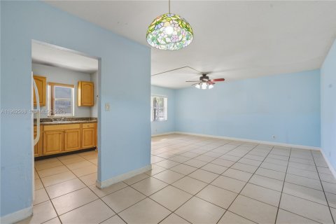Condo in Lauderhill, Florida, 2 bedrooms  № 2026413 - photo 10