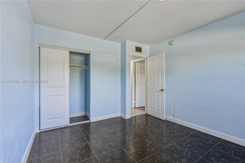 Condo in Lauderhill, Florida, 2 bedrooms  № 2026413 - photo 5