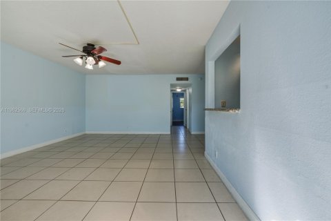 Condo in Lauderhill, Florida, 2 bedrooms  № 2026413 - photo 14