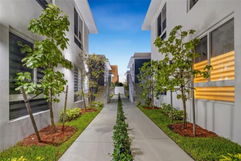 Снять в аренду квартиру в Майами, Флорида 2 спальни, 83.61м2, № 1991473 - фото 14