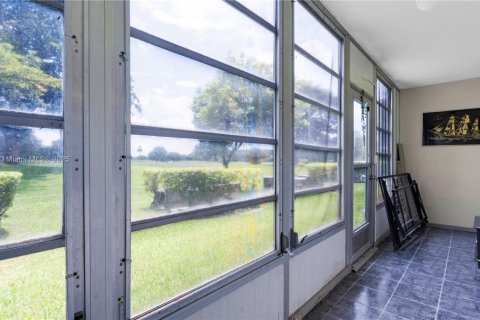 Condo in Pembroke Pines, Florida, 2 bedrooms  № 1857000 - photo 24