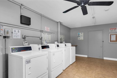 Condo in Pembroke Pines, Florida, 2 bedrooms  № 1857000 - photo 26