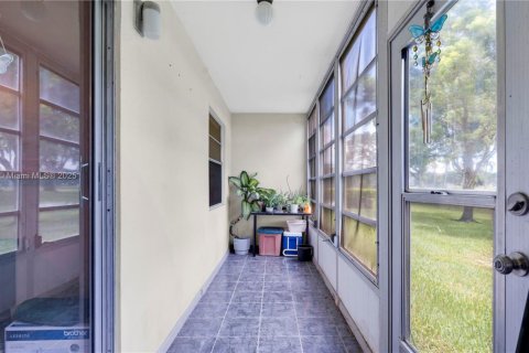 Condo in Pembroke Pines, Florida, 2 bedrooms  № 1857000 - photo 23