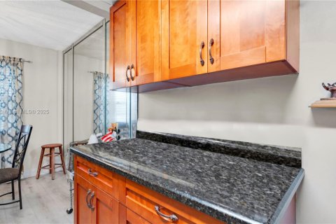 Condo in Pembroke Pines, Florida, 2 bedrooms  № 1857000 - photo 10