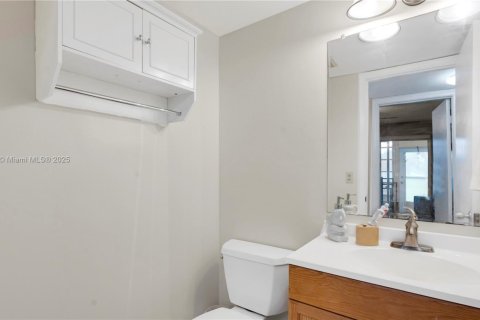 Condo in Pembroke Pines, Florida, 2 bedrooms  № 1857000 - photo 12