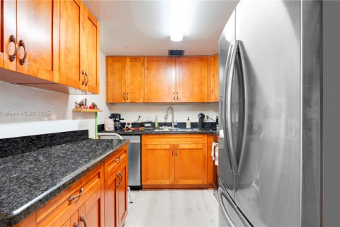 Condo in Pembroke Pines, Florida, 2 bedrooms  № 1857000 - photo 8