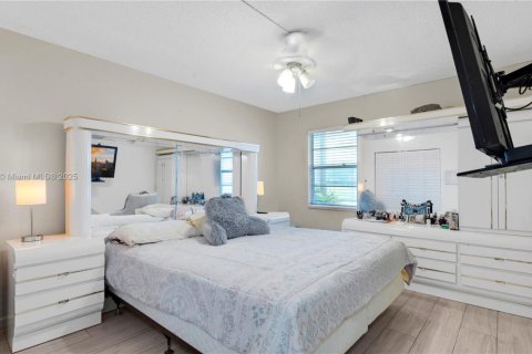 Condo in Pembroke Pines, Florida, 2 bedrooms  № 1857000 - photo 3
