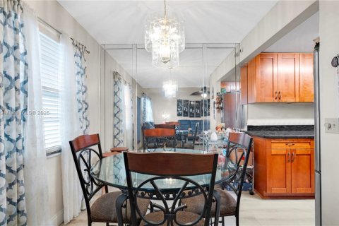 Condo in Pembroke Pines, Florida, 2 bedrooms  № 1857000 - photo 7