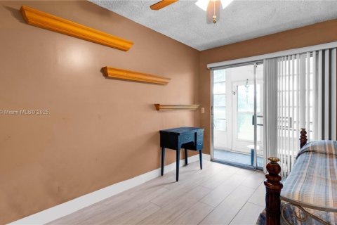 Condo in Pembroke Pines, Florida, 2 bedrooms  № 1857000 - photo 18