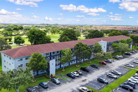 Condo in Pembroke Pines, Florida, 2 bedrooms  № 1857000 - photo 27