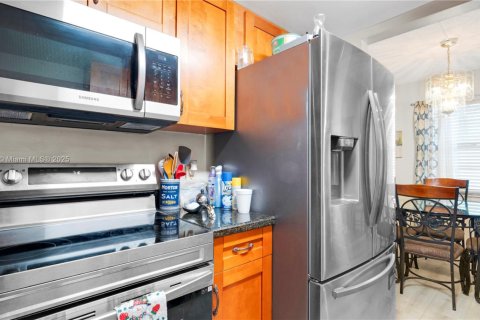 Condo in Pembroke Pines, Florida, 2 bedrooms  № 1857000 - photo 9
