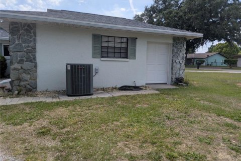 House in Inverness, Florida 2 bedrooms, 164.34 sq.m. № 2216764 - photo 9