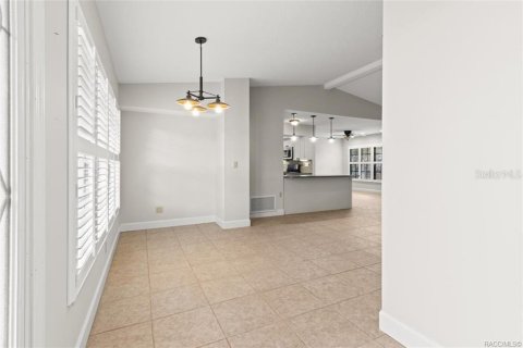 House in Inverness, Florida 2 bedrooms, 164.34 sq.m. № 2216764 - photo 12