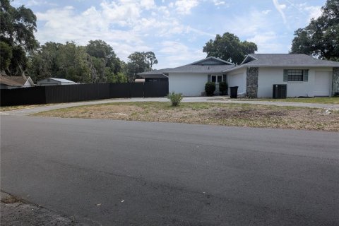 House in Inverness, Florida 2 bedrooms, 164.34 sq.m. № 2216764 - photo 5