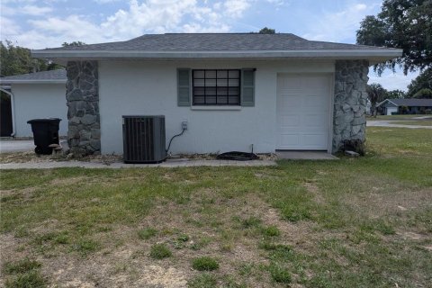 House in Inverness, Florida 2 bedrooms, 164.34 sq.m. № 2216764 - photo 8