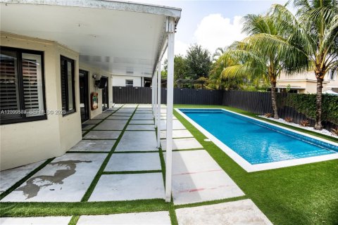 Casa en venta en Homestead, Florida, 4 dormitorios, 195.65 m2 № 2398138 - foto 29