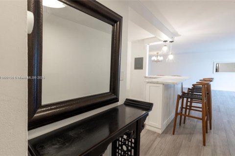 Condo in Miami Beach, Florida, 2 bedrooms  № 1862093 - photo 16