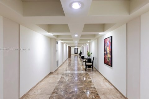 Condo in Miami Beach, Florida, 2 bedrooms  № 1862093 - photo 29