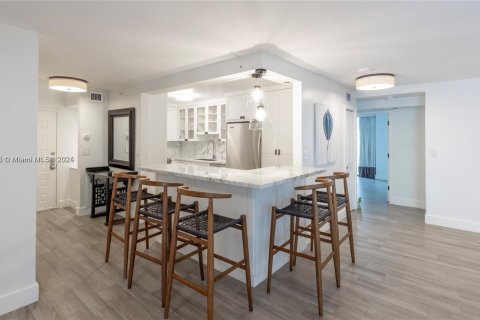 Condo in Miami Beach, Florida, 2 bedrooms  № 1862093 - photo 8