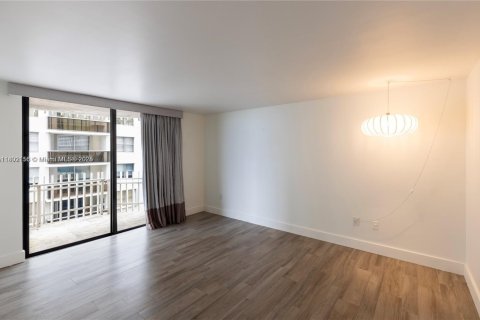Condo in Miami Beach, Florida, 2 bedrooms  № 1862093 - photo 25