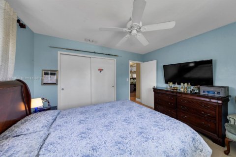 House in Oakland Park, Florida 3 bedrooms, 159.7 sq.m. № 1682122 - photo 28