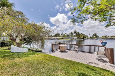 House in Oakland Park, Florida 3 bedrooms, 159.7 sq.m. № 1682122 - photo 6
