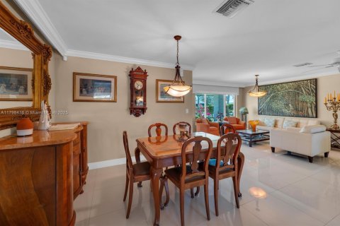 House in Oakland Park, Florida 3 bedrooms, 159.7 sq.m. № 1682122 - photo 13