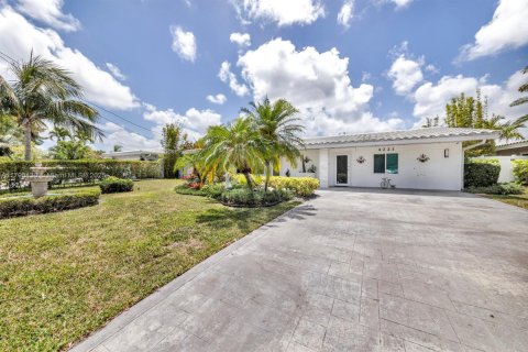 House in Oakland Park, Florida 3 bedrooms, 159.7 sq.m. № 1682122 - photo 2