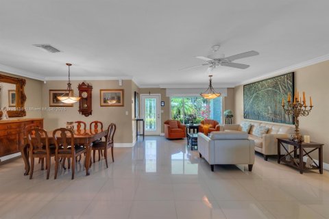 House in Oakland Park, Florida 3 bedrooms, 159.7 sq.m. № 1682122 - photo 17
