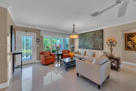 House in Oakland Park, Florida 3 bedrooms, 159.7 sq.m. № 1682122 - photo 11