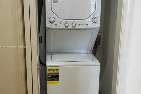 Купить кондоминиум в Кейп-Корал, Флорида 2 спальни, № 2055079 - фото 21