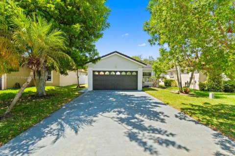 House in Pembroke Pines, Florida 3 bedrooms, 117.24 sq.m. № 1854843 - photo 30