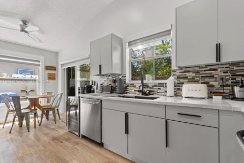 House in Pembroke Pines, Florida 3 bedrooms, 117.24 sq.m. № 1854843 - photo 23