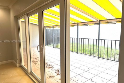 Купить таунхаус в Майами-Лейкс, Флорида 2 спальни, 118.45м2, № 1984123 - фото 26