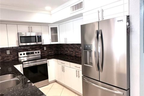 Купить таунхаус в Майами-Лейкс, Флорида 2 спальни, 118.45м2, № 1984123 - фото 10