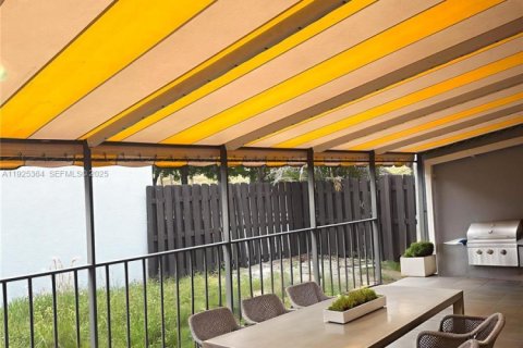 Купить таунхаус в Майами-Лейкс, Флорида 2 спальни, 118.45м2, № 1984123 - фото 25