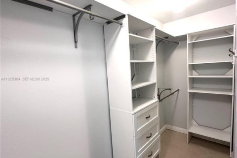 Купить таунхаус в Майами-Лейкс, Флорида 2 спальни, 118.45м2, № 1984123 - фото 16