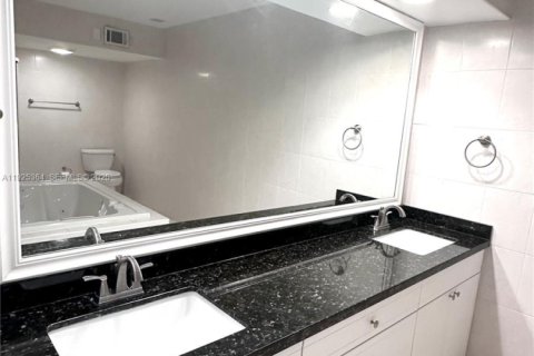 Купить таунхаус в Майами-Лейкс, Флорида 2 спальни, 118.45м2, № 1984123 - фото 17