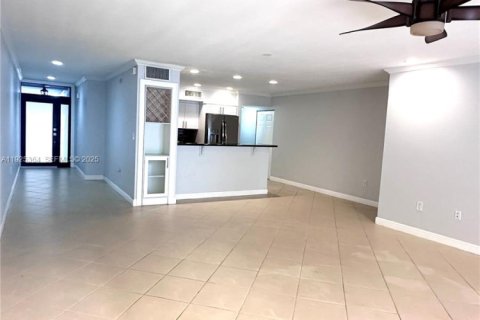 Купить таунхаус в Майами-Лейкс, Флорида 2 спальни, 118.45м2, № 1984123 - фото 7