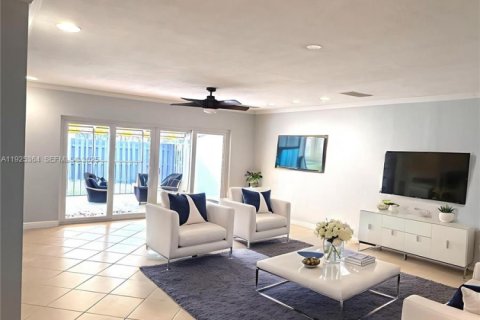 Купить таунхаус в Майами-Лейкс, Флорида 2 спальни, 118.45м2, № 1984123 - фото 4