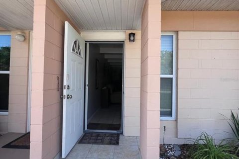 House in Lake Wales, Florida 1 bedroom, 60.2 sq.m. № 1769256 - photo 2