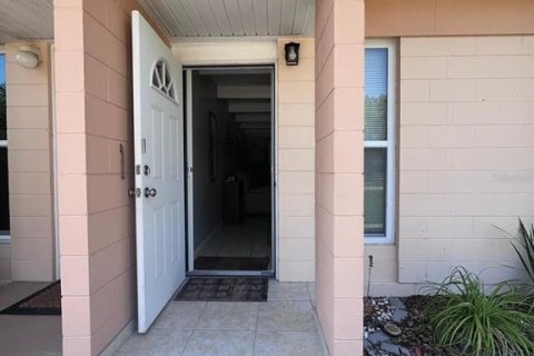 House in Lake Wales, Florida 1 bedroom, 60.2 sq.m. № 1769256 - photo 1